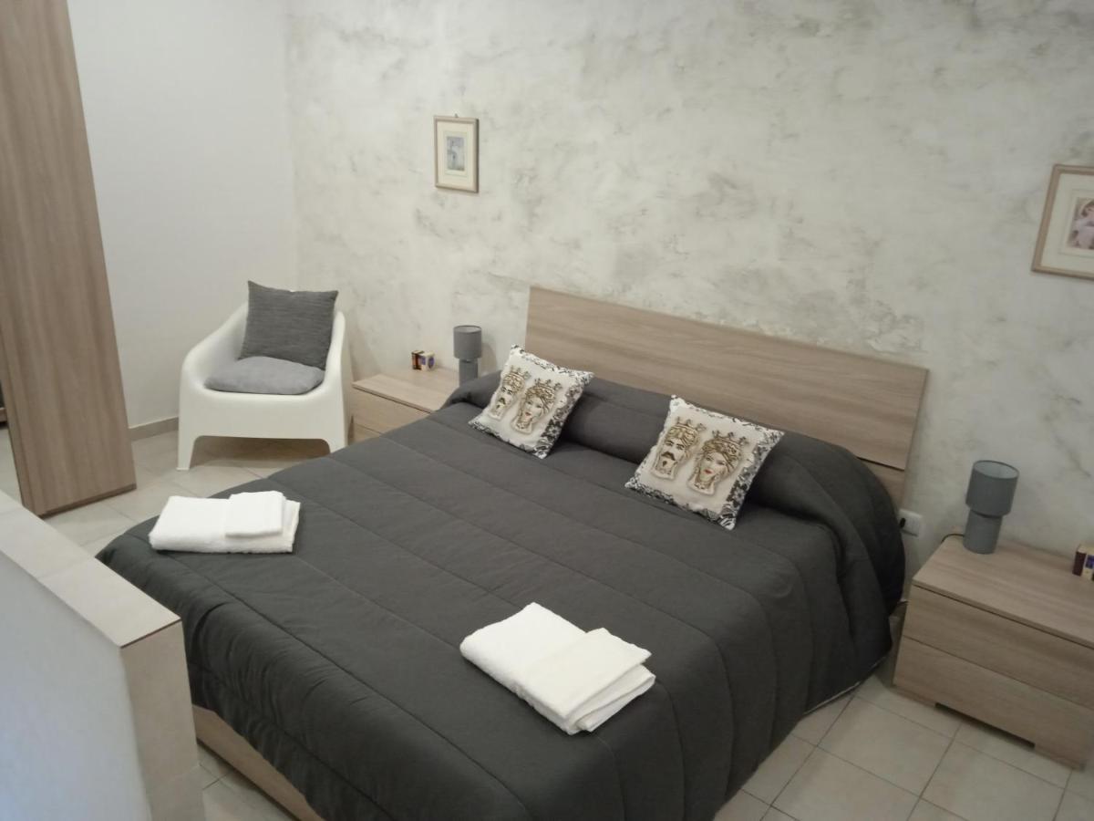 Case Serena Vacanze Relax คาตาเนีย ภายนอก รูปภาพ